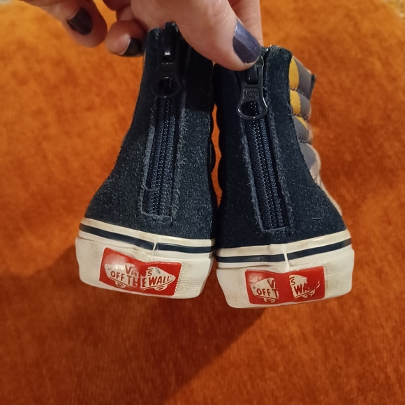 Vans Shark High Tops • Kids 11.5 • Back To School - Picture 5 of 9